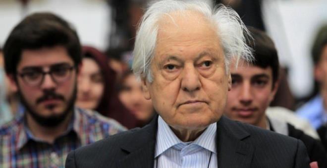 2014 ylnda TRT1'de yaynlanm olan "Yedi Gzel Adam" dizisinde kendisinden bahsedildi. Hi evlilik yapmayan Nuri Pakdil, iyi deredece Franszca biliyor ve Kasik Bat mzii ile edebiyatna ilgi duyarak yakndan takip ediyor.