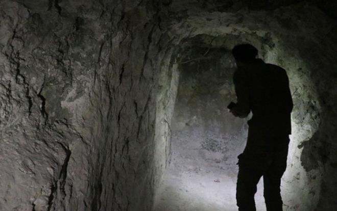 RESULAYN ile merkezinin altn rmcek a gibi saran tnel sistemi ortaya karld. Tnel ile merkezinin eitli noktalarn birbirine balyor ve Trkiye snrna kadar ulayor.