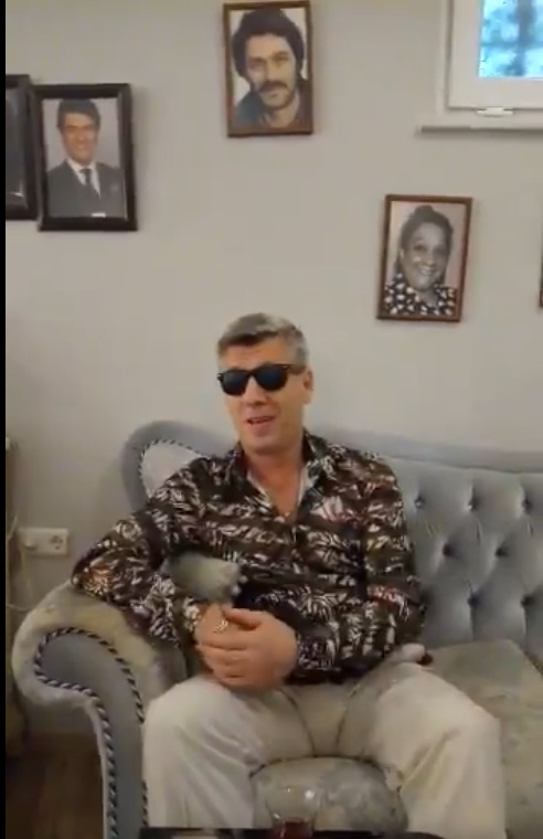 Dizinin kadrosuna nl arkc Metin entrk de katld.    Twitter hesabndan duyuru yapan entrk, ?TRT?de tekrar balayan Seksenler dizisinin ekimleri imdi. Artk bu dizide ben de varm. Benden duyun istedim. Yaknda duyacaksnz zaten? diye konutu.