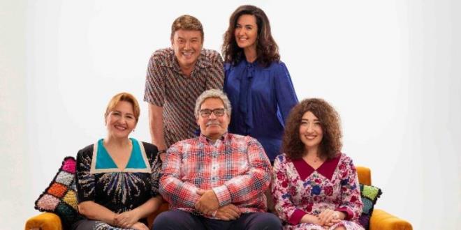 Seksenler dizisi TRT1 ekrannda hafta ii her gn, ana haber blteni ncesinde saat 17.00?de balyor? Birol Gven imzal dizi, yenilenen blmleriyle beeni toplad.    nl isimleri yeniden buluturan Seksenler dizisinde yeni bir gelime var.