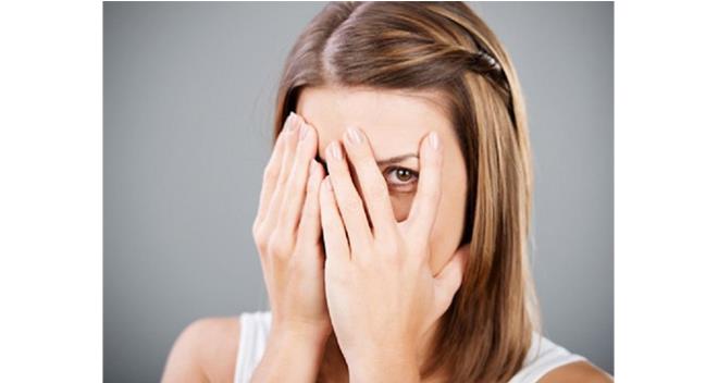 Uzman Klinik Psikolog Merve Krna, ?Ya yanl, eksik bir ey sylersem ve gene yzm kzarrsa? cmlesi kiinin eitim, i, sosyal, hayatnda skntlara neden olabilmekte ve bu kayg kiinin var olan potansiyelini kullanamamasna sebep olabilmektedir. Yaanan bu kaygnn asl oluma sebebi, dier insanlarn kii hakknda ne dnd deil, aslnda kiinin kendi olumsuz duygu ve dncelerinin btndr. Tehlike aslnda uzaklarda deil, kiinin kendi ierisindeki duygudur? dedi.