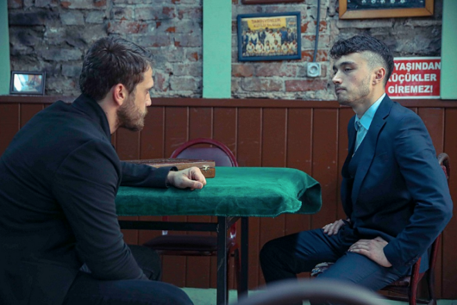 Bylelikle televizyon dizilerinin bata ocuk ve genler olmak zere toplumu derinden etkilediinden yola kan st Kurul, dizi hakknda dzenlenen raporu gndemine ald.