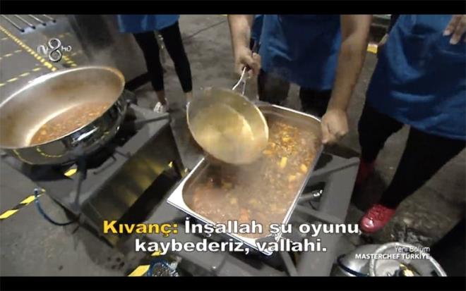 Takmna beddua etti<br>  Murat son dakika kan kavgay yattrmak isterken Kvan takmna beddua etti ve "nallah u oyunu kaybederiz" dedi. Suna bu sz duyunca lgna dnd. Takm arkadalarna ok stne ok yaatan Kvan, yemeklerin sunumu srasnda da kavgaya devam etti. Bunun zerine Somer ef araya girip "Kol krlr yen iinde kalr" diyerek Kvan ve Suna'y susturdu.