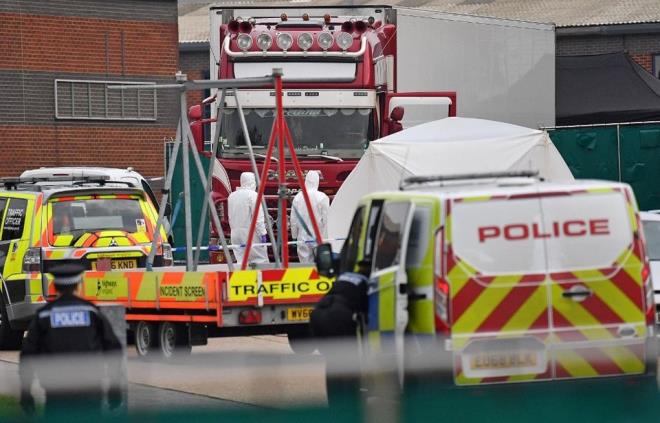 ngiliz polis, TIR'n Kuzey rlandal 25 yandaki erkek srcsnn gzaltna alndn aklad.