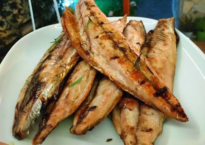 Ekim aynda hangi balk yenilir : <br>Ekim ay Palamutun en lezzetli zamandr. Bu ay balk sezonunun en canl aylarndan biridir. Barbunya, ipura, kl, levrek, lfer, tekir, sardalya, palamut, orfoz, traa ok lezzetlidir.