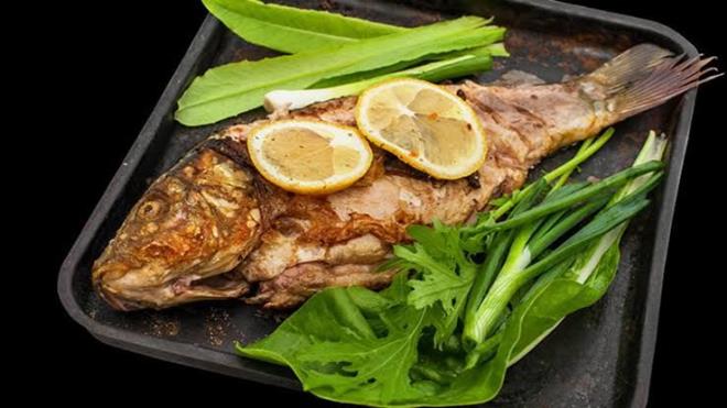 Nisan aynda hangi balk yenilir? :<br> Gm, izmarit, kalkan, mersin, barbun, levrek, kefal, kaya bal lezzetlidir. Nisan aynda en fazla avlanan balklar kalkan, levrek, mercandr.