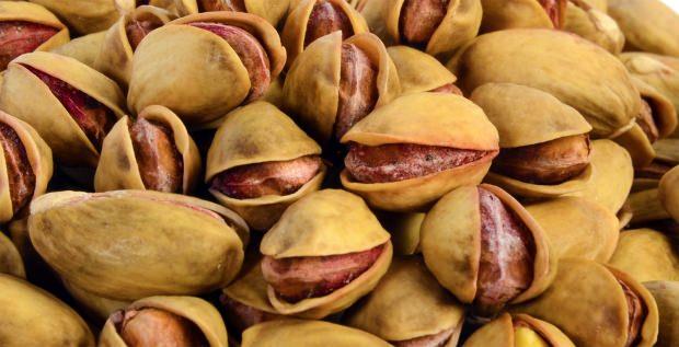 Sakız ağaç ailesine bağlı ağaç türünde yetişen kabuklu meyveye fıstık denir. Ülkemizde ilk kez üretim merkezi olarak Gaziantep'te kurulduğundan Antep fıstığı olarak geçmiştir. Ancak üretim olarak yüzde 40 Şanlıurfa'dır. Ağaçta yetişen bu meyve iç kabuğu yağlı dış kabuğu ise serttir. Ana vatanı Türkiye, İran ve Türkmenistan olan Antep fıstığı yaygın olarak tatlıcılık ve ilaç yapımında kullanılır. Sıcak havaları çok seven fıstık ağacının dört çeşidi vardır. Diyabetten kansızlığa kadar birçok hastalığa iyi gelen Antep fıstığı, aynı zamanda kilo vermede de yardımcı olan kabuklu bir meyvedir. Uzmanlar, özellikle kanser riski taşıyan hastaların tüketmeleri gerektiği vurguluyor. Her gün 10 tane tüketilen Antep fıstığı vücudun yağ ihtiyacını karşılar. Ayrıca vücudun ihtiyacı olan B1, fosfor, vitamin ve protein eksikliği içinde günde 100 gram tüketilmesinde fayda var. Kabuklarıyla beraber tuz da yüksek ateşte kavrulan Antep fıstığı kuruyemiş olarak da tüketilir.