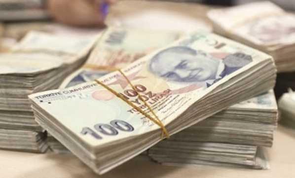 Eer anlama salanrsa, kamuda ayn grevden emekli olmu kiiler arasndaki kurum kaynakl maa fark kapatlacak. Maa dk kalanlar, ilave deme elde edecek. Bu talebin hayata gemesinin, intibak isteyen SSK ve Ba-Kur emeklilerine de yolu aabilecei belirtiliyor.