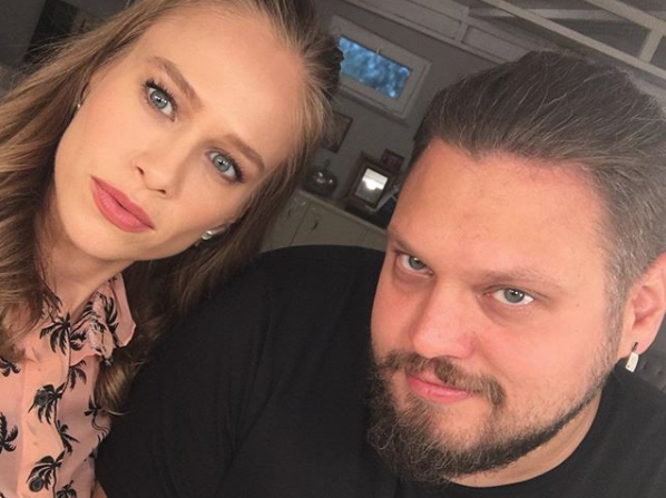 Ayn anann evlatlaryz: Begm ner ise getiimiz gn sosyal medya hesabndan bu fotoraf paylam ve altna u notu dmt:  - "Farkl ynlere baksak da ayn anann evlatlaryz"