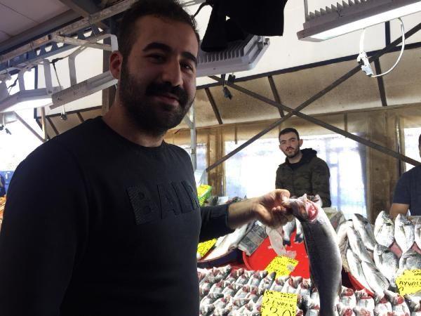 Semra Erkan ise bal pazardan almay tercih etmiyor. Erkan, "Baln tazeliini solungalarnn krmz oluundan anlarm. Bayat balklar zaten l duruyorlar, dirilii gidiyor. Balk alrken tazeliine dikkat ediyorum. Pazardan almay tercih etmiyorum, teknelerde tutanlardan almay tercih ediyorum" ifadelerini kulland.