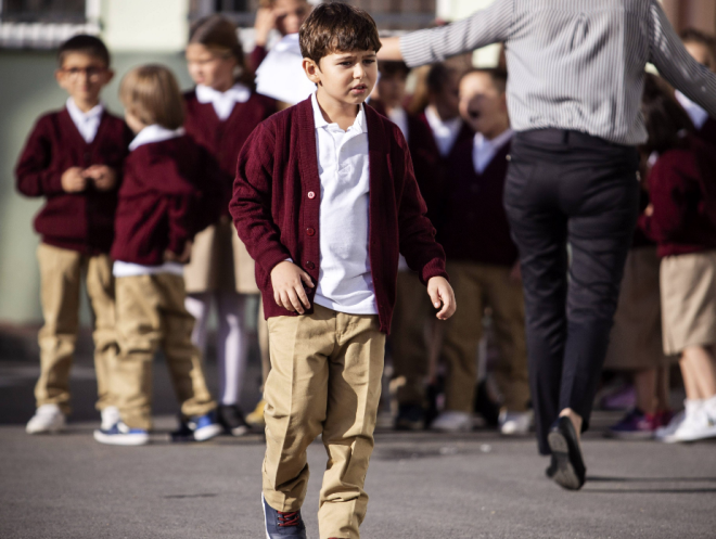 Barolnde Tolgahan Sayman'n bulunduu ve yayn hayatna balamadan nce reklam bolca yaplan ampiyon dizisi, Perembe gnnn en az izlenen dizilerinden biri olmutu. TRT, buna daha fazla dayanamad ve dizinin yayn gnn deitirdi.