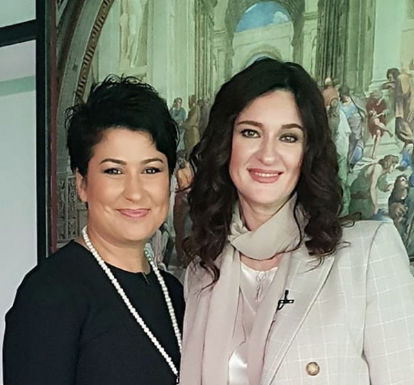 ''Aldm kilolarn arkasndan bu yaz gzel de yedim, troid ilalarm braktm. lalar braktm ve 2.5 ayda 7 kilo aldm.''