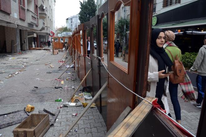 Bina sakinleri ise evlerini terk etti.