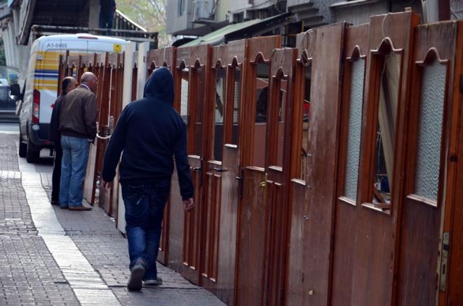 6 ay nce Avclar Belediyesi binay mhrlerken, bina sakinleri mhr aarak oturmay srdrd.