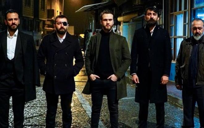 Show TV'de yaynlanan Sleyman Soylu'nun da kt rnek tekil ettiini dile getirdii ukur dizisindeki bir sahnede avukat rolndeki oyuncunun tartaklanmasna ynelik savcla su duyurusunda bulunuldu.