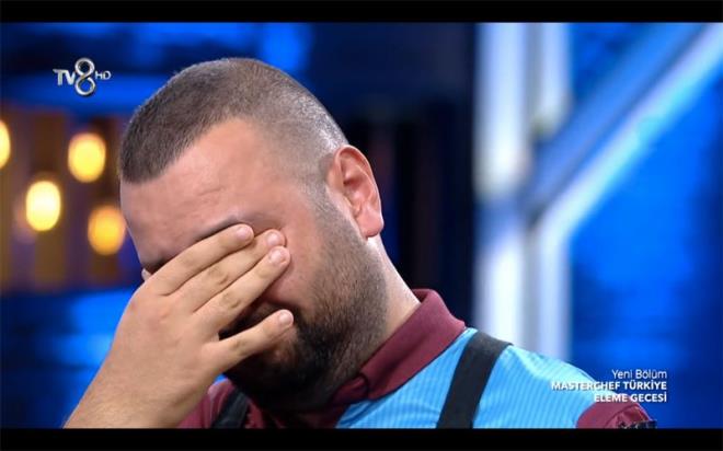 Murat'n alamas efleri hayli duygulandrd. Stdyodan karkan arkasna Murat "Ayrldm iin ok zgnm. Sanki bir ryayd, uykudan uyandm. Kimseyi krmamaya altm. Bazen kzdm, bazen bardm ama kesinlikle kimseye art niyet beslemedim. ok zleyeceim arkadalarm. Hayatm Trabzon'da geiyor. Arkadalarm zleyince gremeyeceim' dedi.