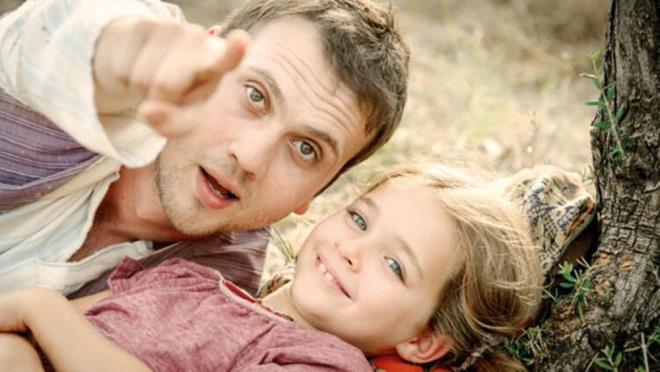 2. 7. Koutaki Mucize  <br>  Aras Bulut ynemli, Nisa Sofiya Aksongur, Celile Toyon, lker Aksum, Mesut Akusta, Deniz Baysal, Yurdaer Okur ve Sarp Akkaya'nn rol ald 7. Koutaki Mucize, iki milyon 785 bin 58 izleyiciye ulaarak, en ok izlenen ikinci film oldu.    Mehmet Ada ztekin'in ynettii, Kubilay Tat'n senaryosunu kaleme ald film, vizyona girdii 11 Ekim'den itibaren 48 milyon 294 bin 968 lira haslat elde etti.    Film, 1983'te skynetim altndaki bir Ege kasabasnda yaayan ve haksz yere hapse atlan Memo ile 7 yandaki kz Ova'nn tekrar birbirlerine kavumaya almalarn anlatyor.