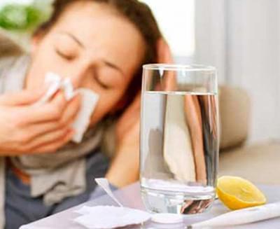 GRP, SOUK ALGINLII LE KARITIRILIYOR    Prof. Dr. Ali Kutlu gribe yol aan virslerde srekli yapsal deiiklikler olutuunu belirterek, ?Dnya Salk rgt (DS) gribe yol aan yapsal deiiklikleri takip ederek grip as ierii iin yllk nerilerde bulunur. Alar DS tavsiyeleri dikkate alnarak yllk olarak hazrlanr. Hazrlanan a o seneki virsle benzerlik gsteriyorsa yzde 50-80 orannda korunma salayabilir? diye konutu.