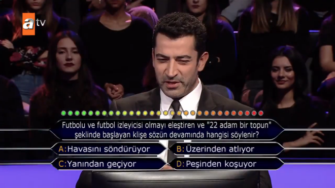 Yarmacnn elenmesine neden olan soru, "Futbolu ve futbol izleyicisi olmay eletiren ve "22 adam bir topun" eklinde balayan klie szn devamnda hangisi sylenir?" oldu.