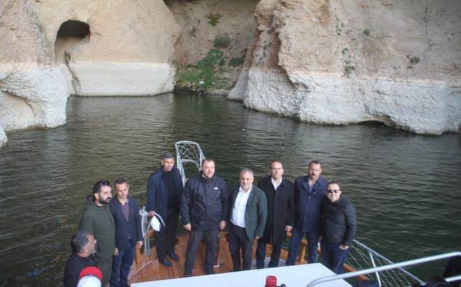 Bu ynyle ok kymetli olduunu dnyoruz. Elaz inan turizmi, gl turizmi, kayak turizmi asndan, hem de jeotermal turizm asndan ok zengin bir il, blgede de nemli bir destinasyon. Bunu da eklediimizde bir puzzle?nin paralarn tamamlam olduk.