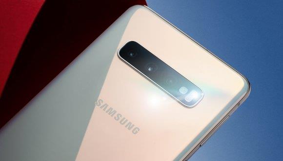 Samsung&#8217;un yeni amiral gemisi Galaxy S11 imdiden heyecanlandrmaya balad. Zira, bugne kadar ortaya kan szntlar teknoloji devinin Galaxy S10&#8216;dan sonra ikinci kez kamerada byk bir srama yapacan belirtiyor.  <br>  Galaxy S10 hali hazrda olduka iyi bir kameraya ev sahiplii yapyor. Ancak, teknik adan yaklarsak kamera testlerinde Huawei Mate 30, Huawei P30, OnePlus 7 Pro, Honor 20 Pro gibi modellerin gerisinde kald.