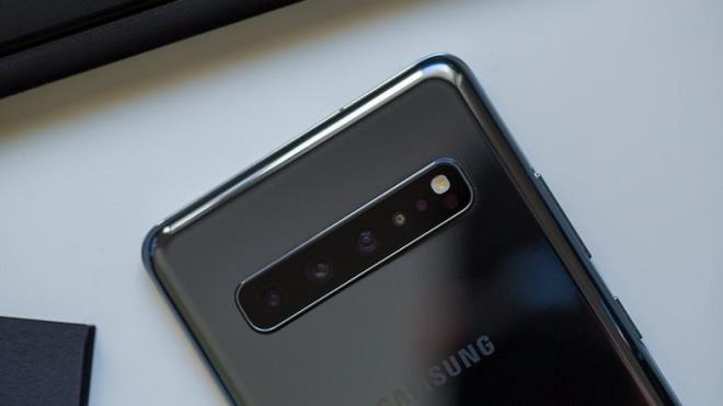 Galaxy S11 kameras, Deep Fusion rakibi bir yazlmla geliyor  <br>  Tabi, bunlar Galaxy S10&#8217;dan sonra piyasaya srld. Samsung&#8217;da birka ay sonraki tantm etkinliinde kamera konusunda bayra tekrar almak istiyor.  <br>  Samsung&#8217;a yakn kaynaklara gre, Galaxy S11&#8217;in arka kamera kurulumu Hubble ad altnda gelitirdi. Hubble Uzay Teleskobu&#8217;nu artran bu takma ad ile irket kameralar nemli lde gelitirdiini dile getirmeye alyor.
