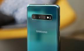 2017&#8217;den bu yana amiral gemilerinde optik yaknlatrmaya yer veren Samsung, Galaxy S11&#8217;i 5x optik yaknlatrma salayan bir periskop kamera ile donatacak.  Bylece 5x yaknlatrma imkan sunan Huawei ile daha iyi bir rekabet salarken, henz 2 kat yaknlatrmann tesine geemeyen Apple&#8217; geride brakacak.