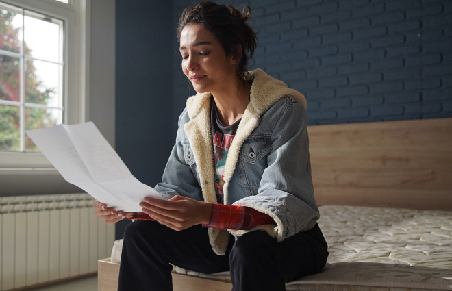 Yayn gn deimiti: Dizinin reytingleri, yaynlanan ilk blmlerine kyasla dnce ortak bir karar alnarak yayn gn Cumartesi'ne tanmt. Yeni gnnde de rakiplerine yenik den dizinin final yapmas da bu ekilde kanlmaz oldu.