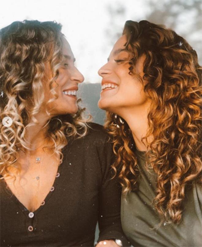 Bekirolu ile annesi Sheyla Hanm'n gen grnm ve ikisinin birbirine benzerlii de takipilerinin gndeminde ilk sraya yerleti.