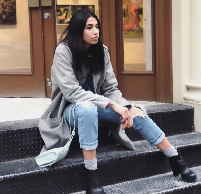 ekimlerinin iki hafta nceden yapld programda, Cemre'nin nmzdeki blmlerde olup olmayaca ise merak konusu oldu.<br>        Yarma ekibiyle anlaamad: Cemre'nin takipilerinden bir ksm ise sevilen ismin kanal ve yarma ekibiyle anlaamad ynnde yorumlar yapt.