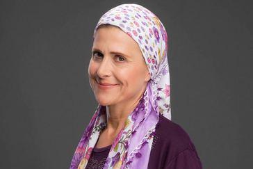 Deneyimli oyuncu 2000 ylnda kendisi gibi oyuncu olan Necmi Yapc ile evlendi ancak bu evlilikleri fazla uzun srmedi ve ikili 2001 ylnda ayrld.