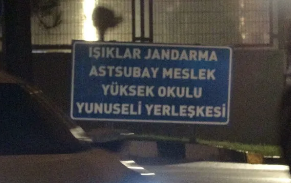 Sosin Kkgven kanlar ierisinde yerde kalrken, silah seslerini duyanlar olay yerine kotu.