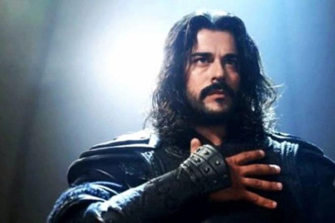 Bams Beyrek muammas: Osman karakterine hayat veren zivit'in "Ben ve benim evlatlarm, babamn kutlu sancan yere drmeyeceiz" szlerinin damga vurduu fragmanda Bams'nn grnmesi sosyal medyada ok tartld.