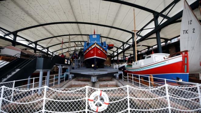 Portsmouth Tersanesi'nde 1944'te ina edilen TGC Ulureis, Fenerbahe Vapuru, tekne ile Hali turlar, nostaljik demir yolu seferi, mzede mutlaka grlmesi gerekenler arasnda yer alyor.    ocuklara ynelik DNA, astronomi, matbaa ve matematik gibi birbirinden farkl eitimlerin de verildii atlyelerin bulunduu mzede, tm lkelere ve gemiten gnmze tm dnemlere ait endstri ve mhendislikle ilgili objeler ve belgeleriyle ocuklarn beenisini topluyor.