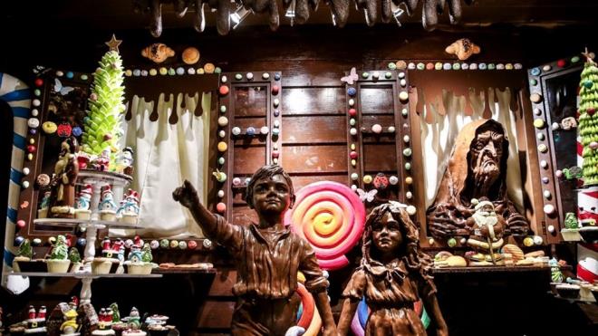 ikolata Mzesi<br>    Esenyurt'taki ikolata Mzesi, ikolataya dknlkleri dolaysyla hi kukusuz ocuklarn ilgiyle gezecekleri mzelerin banda geliyor.    Bu mzede, ikolatadan yaplan Trk slam sanatnn aheserleri, dnya sanatnn bayaptlar, masal kahramanlar, nl efsaneler, elaleler yer alyor.