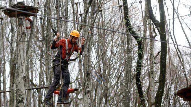 Forestanbul<br>    Macera park Forestanbul da, aileleriyle birlikte heyecan ve elence dolu bir gn geirmek isteyen ocuklar bekliyor. 13 metre yksekliindeki trmanma duvar, 14 metre ykseklikten ormann ierisine doru kaylan zipline, dev elence salnca, a parkuru, harita ve pusulalarn izinde hedefe ulalan oryantiring parkurlar, ziyaretilerine spor ile i ie bir elence imkan sunuyor.
