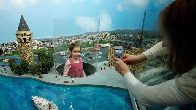 Legoland  <br>  Legoland, stanbul'da ailelerin 3-10 ya arasndaki ocuklar ile yaratclk dnyasn kefedip elenebilecei kapal elence merkezlerinden biri.
