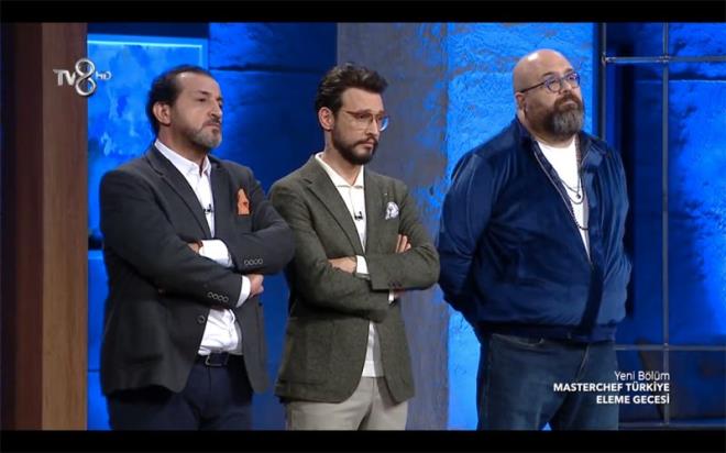 Mustafa Aydn eflerin akn baklar arasnda fkeli bir ekilde stdyoyu terketti.