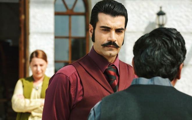 Bir Zamanlar �ukurova'n�n sevilen oyuncusu Murat �nalm��'�n sette bir �al��ana sald�rmaya �al��t��� haberi g�ndeme bomba gibi d��t�.