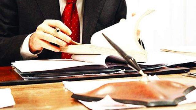 Szlemeli kadro  <br>  Ynetmelikte Gzel Sanatlar Genel Mdrl, Devlet Opera ve Balesi ile Devlet Tiyatrolar Genel Mdrl'ndeki personelin "szlemeli" olarak kadroya alnmas ngrlyor. SSP'liler, halen yevmiyeli, ksmi zamanl ve i ba eklinde alyor.