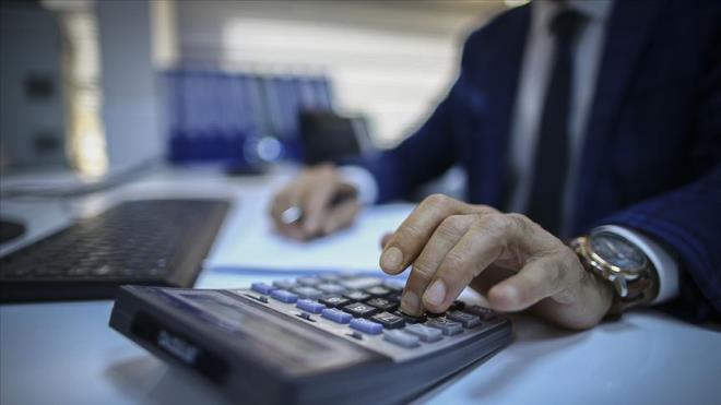 Taeron iilerin ardndan yllardr kadro, maa ve sosyal gvencesi bulunmayan sreli szlemeli personelin (SSP) sorunlar da zlyor. Cumhurbakanl tarafndan yrtlen almaya gre; makyz, kuafr, senarist gibi 10 bin SSP'li sosyal hakkna kavuacak.