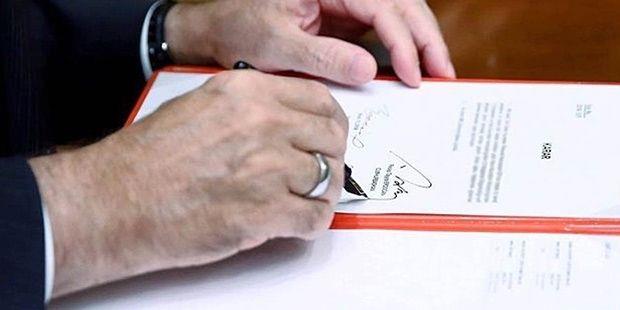 Cumhurbakanl kararnamesi ve ynetmelik kt  <br>  Toplam 16 bakanlkta grev yapan sreli szlemeli personelin artk szlemeli personel hale geleceini belirten Bakan Ersoy, szlerini yle srdrd: Bununla ilgili Cumhurbakanl kararnamesi ve ynetmelik kt. Ylbana yetieceini n gryoruz.