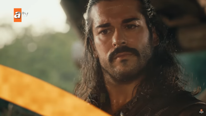 ?Kurulu Osman?n ilk blmnde yaklak 5 bin yardmc oyuncu rol ald. Dizinin kamera arkas ekibi 350 kiiden oluuyor. Animasyon ve efektler iin ise 50 kiilik bir ekip grev yapyor.