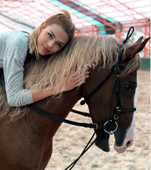 Kadronun ne kan dier isimleri ise yle: smail Hakk (Samsa),Turul etiner (Yannis), Ayegl Gnay (Zhre), Alma Terzic (Sofia), Emre Basalak (Gndz), Abdl Ssler (Kalonoz), Eren Hacsaliholu (Batur), zge Trer (Bala Hatun), Buse Arslan (Aygl), Aslhan Karalar (Burin), Serhan Onat (Aybars), Uur Arslan (Nizamettin), Aelya zcan (Aye Hatun) , Emel Dede (Gonca), Yiit Uan (Boran), Ali Sinan Demir (Tursun), evket apknolu (Megala), Ayen Grler (Helen), Yaar Aydnlolu (Yorgopolos).