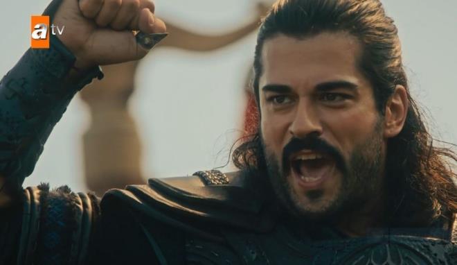 Dizide kullanlan 103 adet adr, Trkmenistan?n Merv ehrinde 150 kiilik usta bir ekip tarafndan el iiliiyle bir ylda retildi. adrlarn ahap aksamlar iin salam, hafif ve esnek olmas nedeniyle st aalar tercih edildi. St aalar, soyulup tandr frnlarnda bir ay sreyle kurutularak aalarn ekil almas saland.