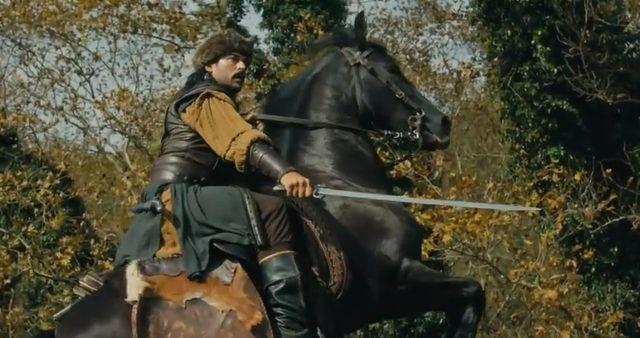 Kamp sonunda yaplan ok atma msabakalarnda ise hedefleri tam isabet vuran Burak zivit?in takm kazand. te yandan, oyunculara uzmanlar tarafndan dneme ait tarihi ve sosyal hayatla ilgili konularda da teorik eitimler verildi.