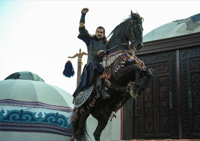 Burak zivit?in Osman Bey karakteriyle barol stlendii ?Kurulu Osman? dizisinin oyuncu kadrosu usta oyuncularla gen yetenekleri bir araya getirirken, ilk blmn ikinci tantmda baz srpriz isimlerin varlyla dikkat ekti.