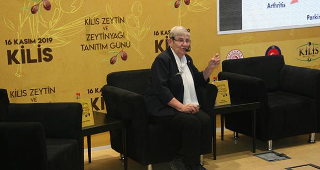 �� Hastal�klar� ve Kardiyoloji Uzman� Prof. Dr. Canan Karatay, zeytinin alt�n, zeytin ya��n�n da alt�n�n suyu oldu�unu s�yledi.<br>    Prof. Dr. Canan Karatay, 7 Aral�k �niversitesinde, zeytin ve zeytinya�� tan�t�m g�nleri kapsam�nda, zeytinya��n�n faydalar�n� anlatan sunum ger�ekle�tirdi.
