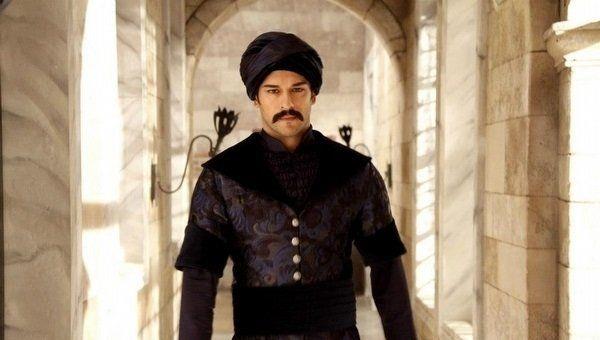 Osman Gazi kimdir: Osman Gazi, 1258 ylnda St'te dnyaya gelmitir. Erturul Gazi'nin zerine titredii  olundan birisi olan Osman Gazi, 27 sene saltanatta kalmtr.