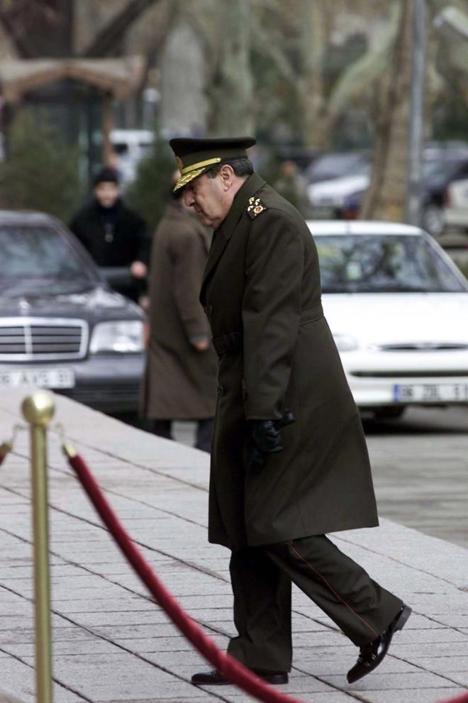 UMUT KTABEV SALDIRISI    Bombalama olayna kartklar gerekesiyle Astsubaylar Ali Kaya ile zcan ldeniz 28 Kasm'da Van'da tutuklanarak Askeri Cezaevi'ne konulmutu.    Dnemin Genelkurmay Bakan Yaar Bykant, sanklardan Ali Kaya iin "Tanrm, iyi ocuktur" demiti.